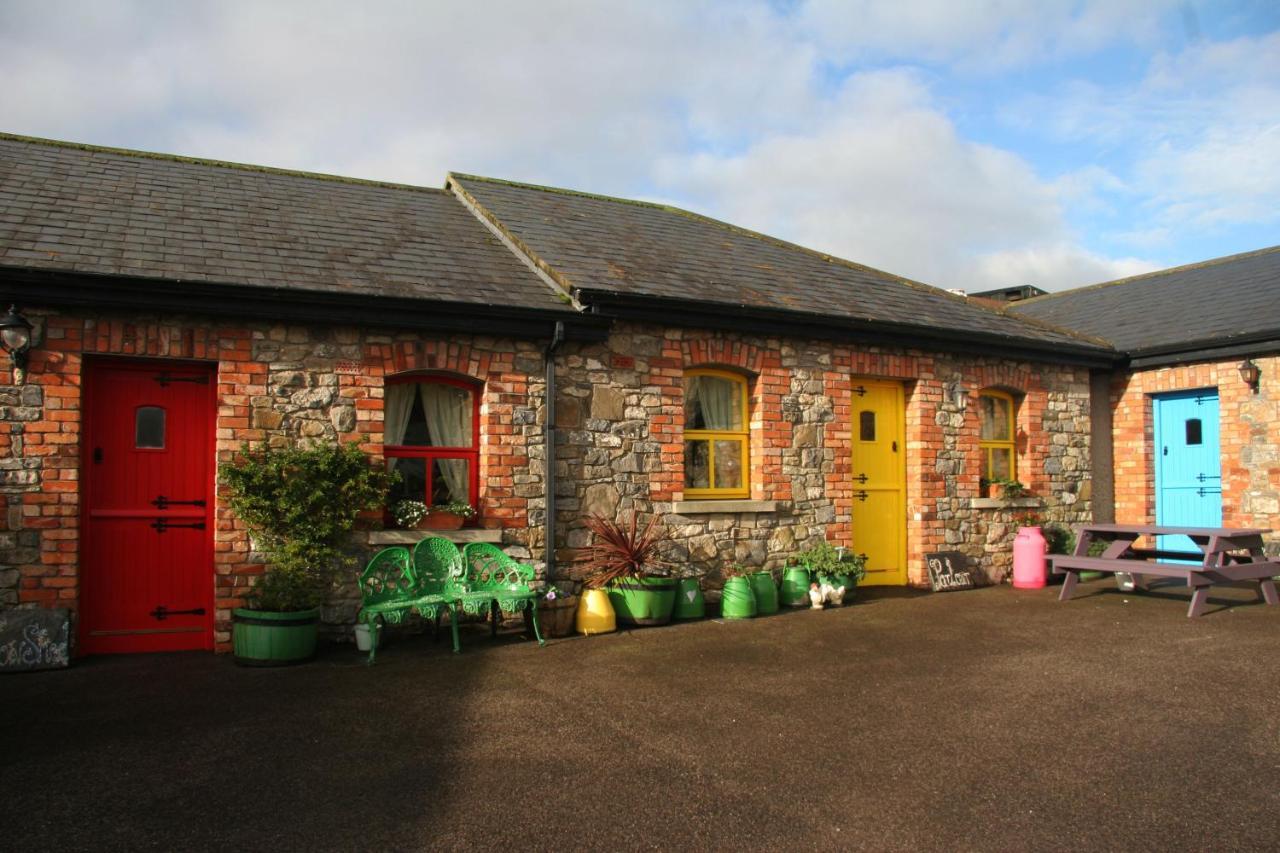 Slane Farm Hostel, Cottages And Camping Exterior photo