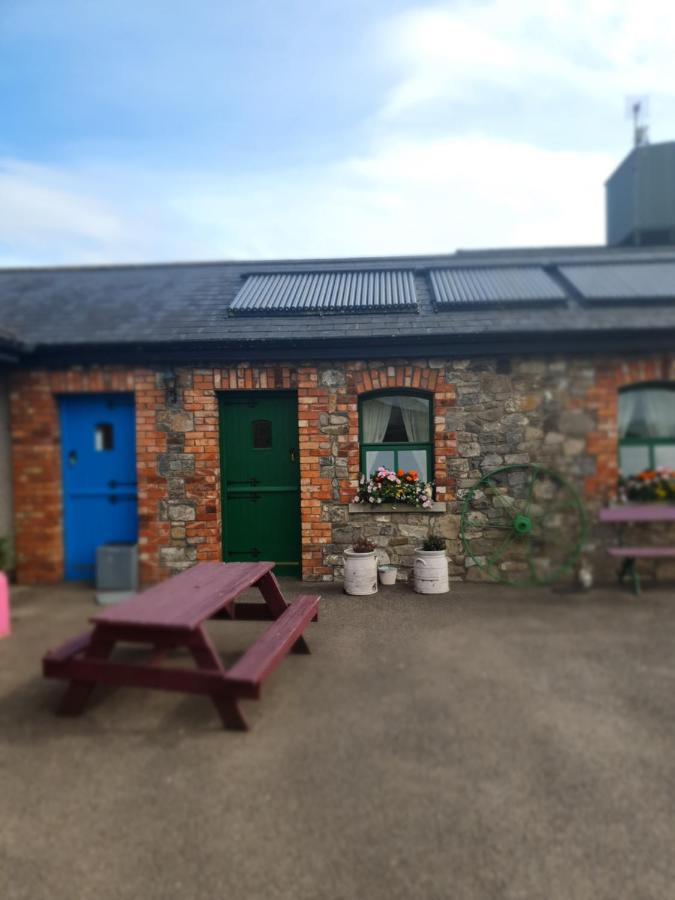 Slane Farm Hostel, Cottages And Camping Exterior photo