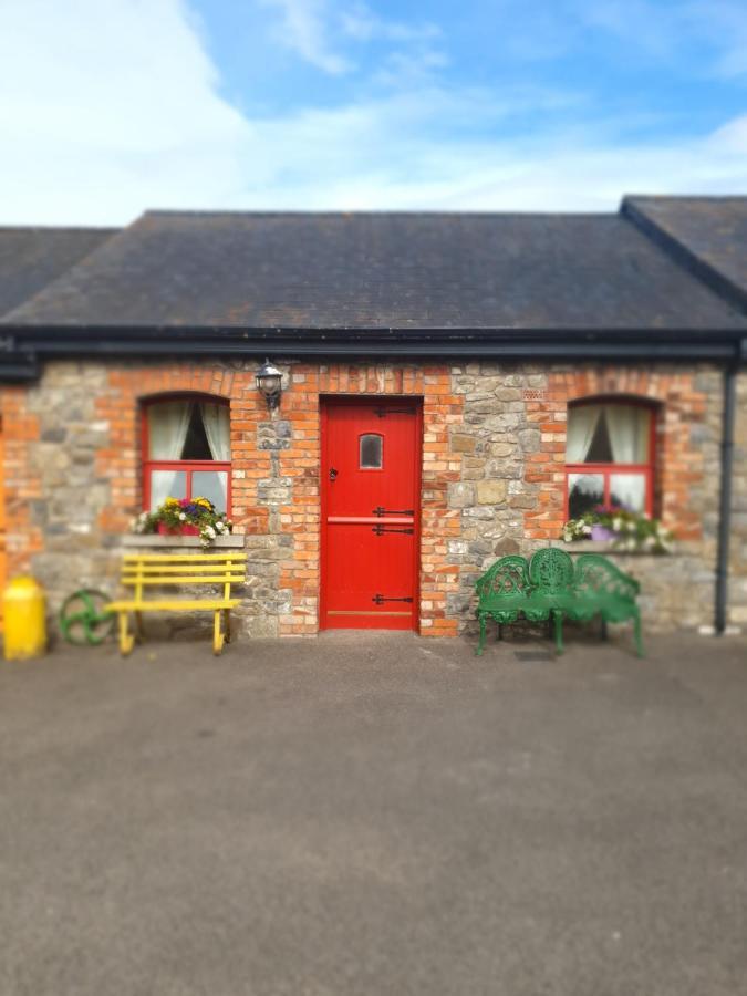 Slane Farm Hostel, Cottages And Camping Exterior photo