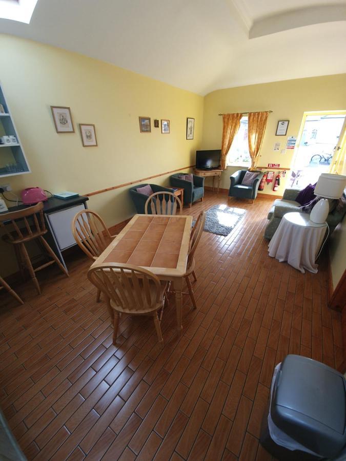 Slane Farm Hostel, Cottages And Camping Exterior photo