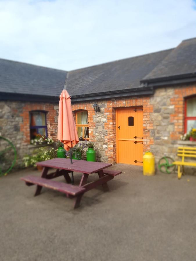 Slane Farm Hostel, Cottages And Camping Exterior photo