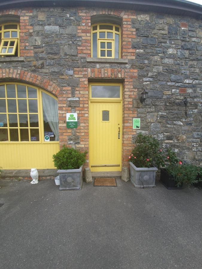 Slane Farm Hostel, Cottages And Camping Exterior photo